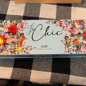 Le Chic Ionik flat iron